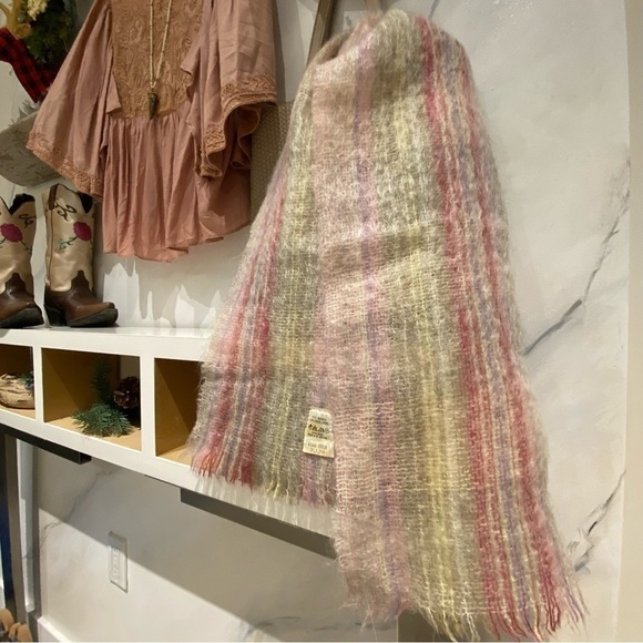 Made in BRITAIN Mohair/wool vintage scarf w prairie/country/cottage rainbow vibe - Picture 6 of 12
